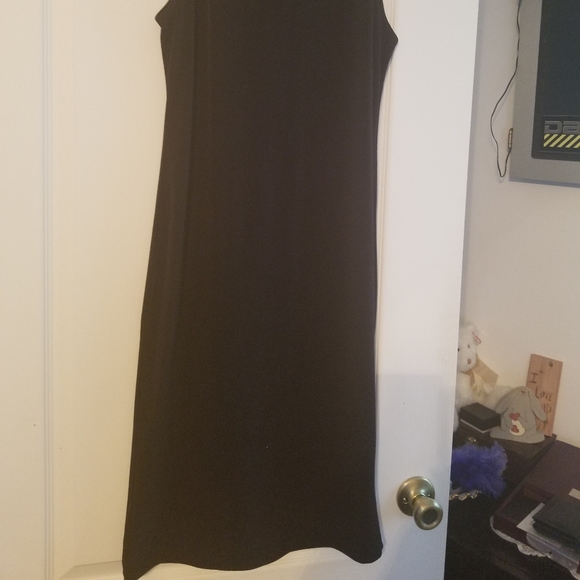 Sleeveless turtleneck bodycon dress. - Picture 2 of 3